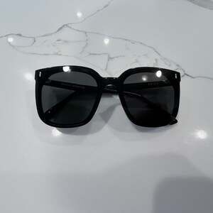 Gentle Monster Frida 01 Oversized Square Sunglasses Black